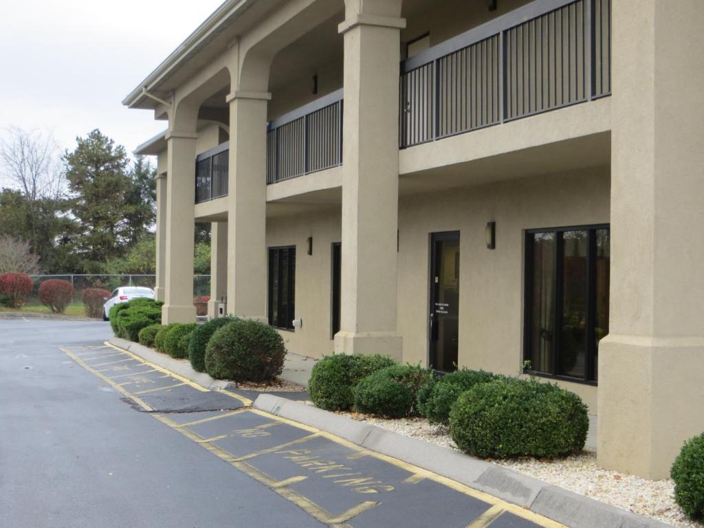 Travelodge By Wyndham Knoxville East Extérieur photo